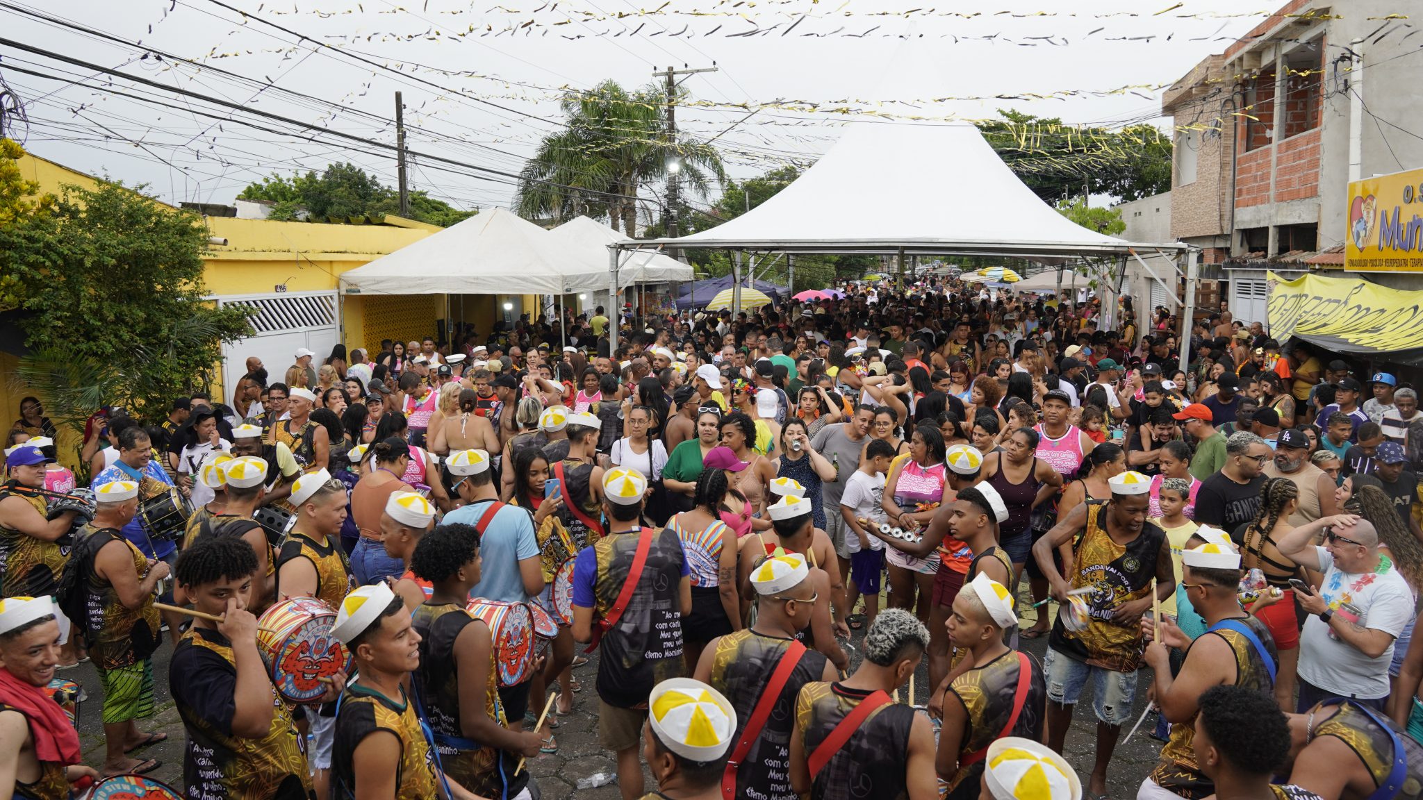 Carnaval Guarujá 2024: Uma Festa Inesquecível de Blocos e Bandas